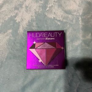 Huda Beauty - Amethyst